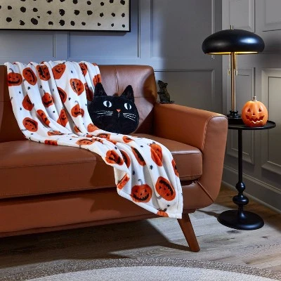 Hyde & EEK! Boutique Tossed Small Jack-O-Lanterns Halloween Throw Blanket - Hyde & EEK! Boutique™ 1 Hyde & EEK! Boutique Tossed Small Jack-O-Lanterns Halloween Throw Blanket - Hyde & EEK! Boutique™