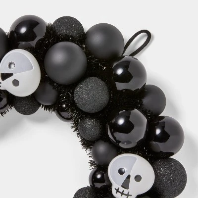 Hyde & EEK! Boutique Festival of Frights Skull Black and White Shatterproof Halloween Wreath - Hyde & EEK! Boutique™ 2 Hyde & EEK! Boutique Festival of Frights Skull Black and White Shatterproof Halloween Wreath - Hyde & EEK! Boutique™ - Image 2